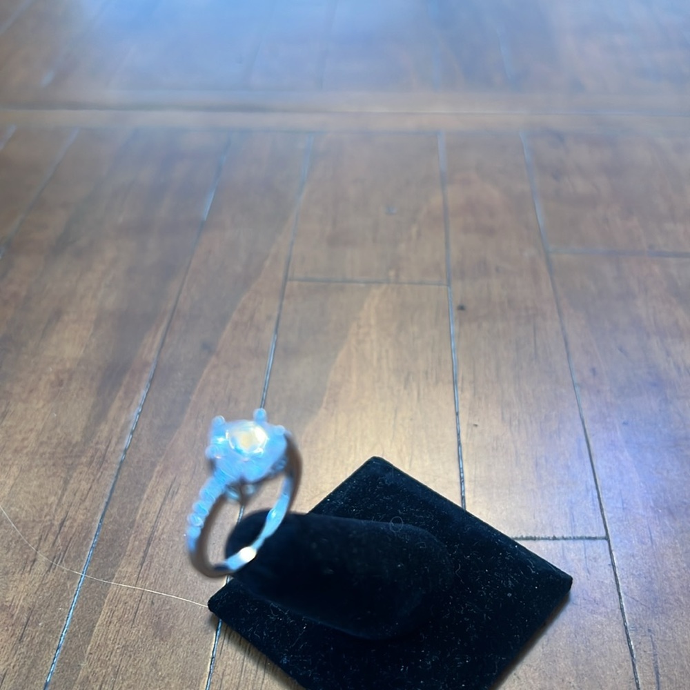 SWEETHEART RING- 5 kt - CUBIC HEART RING - WHITE GOLD TONE. - Picture 5 of 9